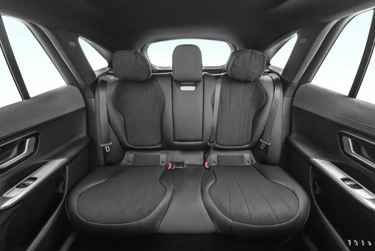 Аренда Mercedes EQE